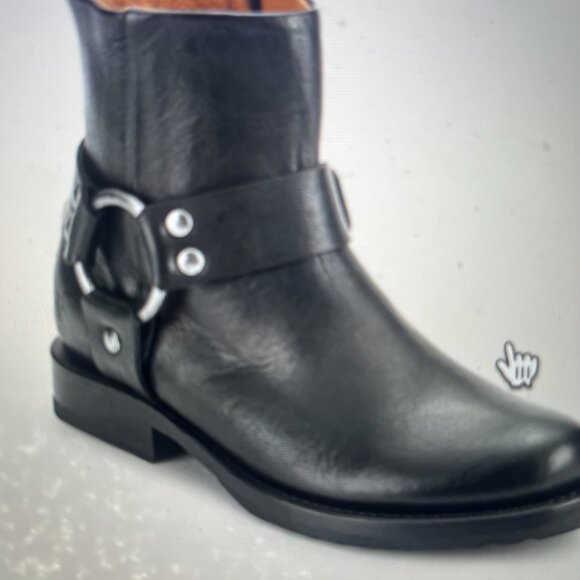 FRYE veronica short black boots. EXCELLENT condition. 12/1to 12/2 only. - Picture 2 of 7